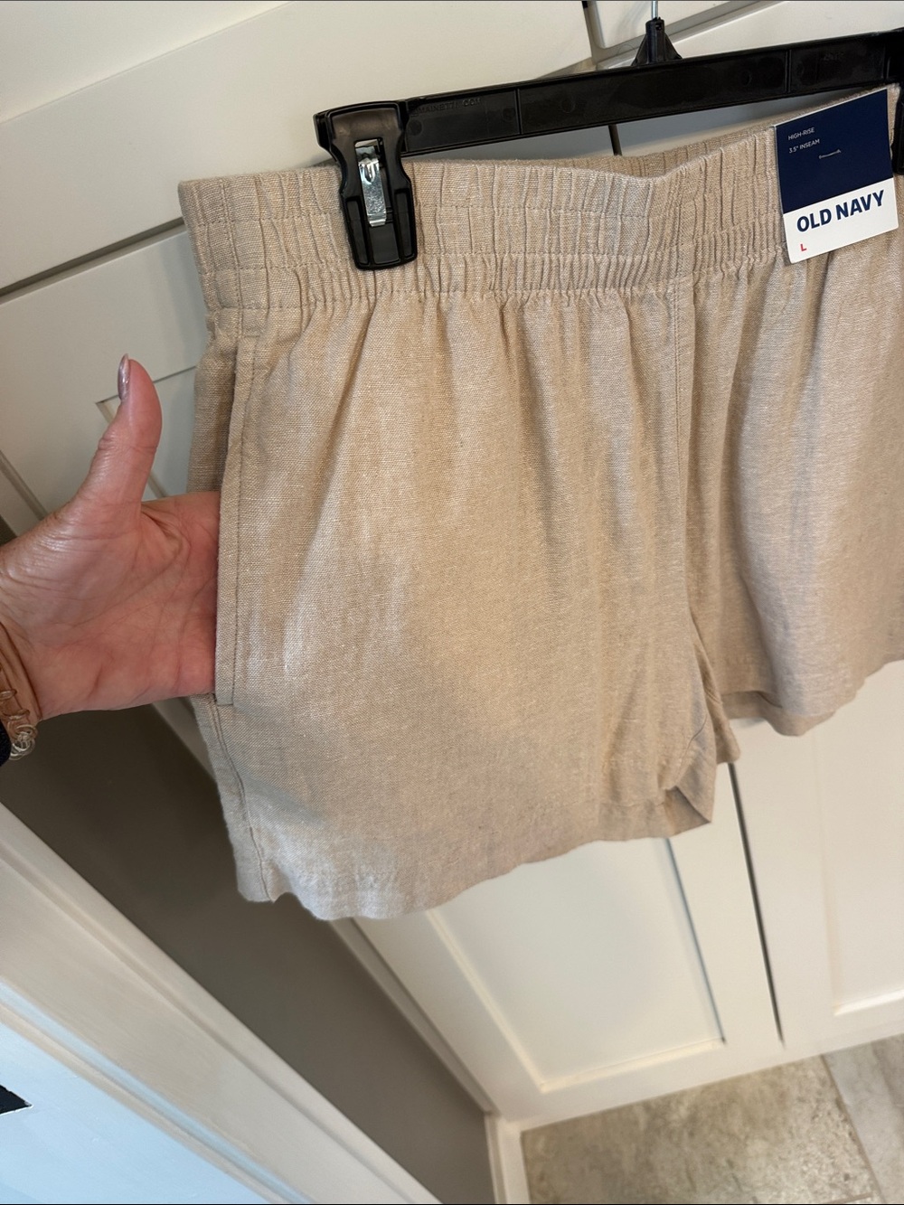 Old Navy Beige Elastic-Waist Linen-Blend Casual Shorts - Picture 4 of 5